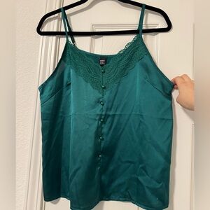 Elegant Green Lace Trim Camisole Top - Size Medium